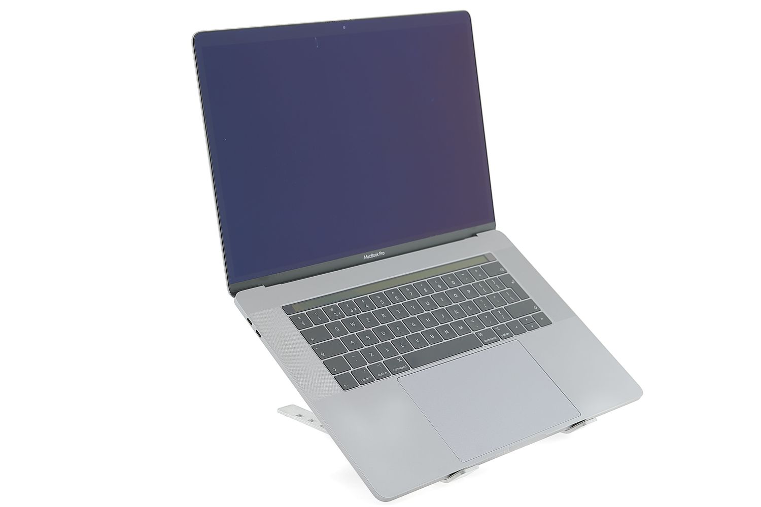 Apple MacBook Pro 15″ Touch Bar 2018, i7 2.6 GHz, 16 GB, AMD Radeon Pro 555X 512 GB Space Gray - Excelent