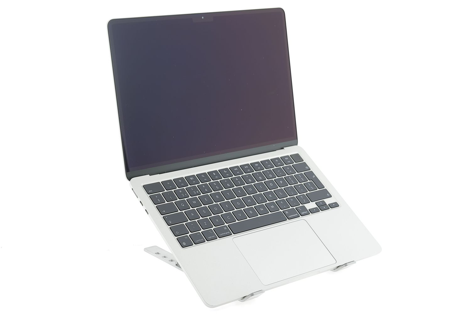 Apple MacBook Air 13″ 2022, M2 8 Cores, 8 GB, 10 core GPU 2 TB Silver - Excelent
