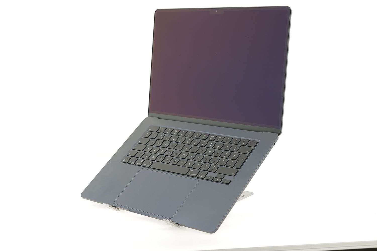 Apple MacBook Air 15″ 2023, M2 8 Cores, 8 GB, 10 core GPU 256 GB Midnight - Foarte bun