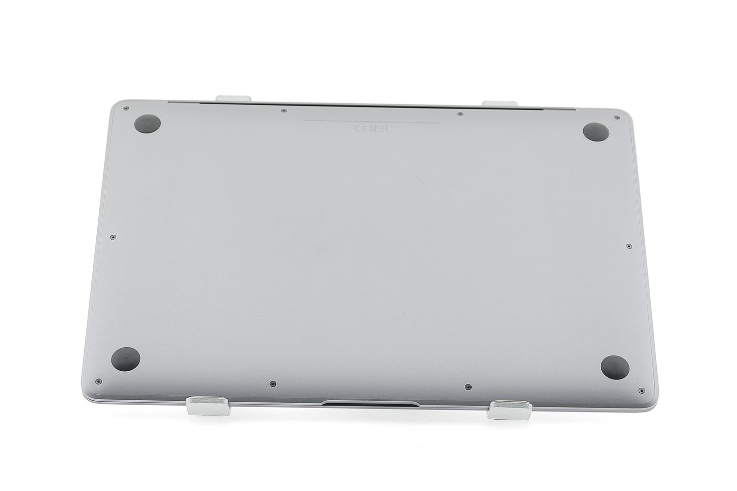 Apple MacBook Air 13″ 2019, i5 1.6 GHz, 8 GB, Intel UHD Graphics 617 256 GB Space Gray - Много добро