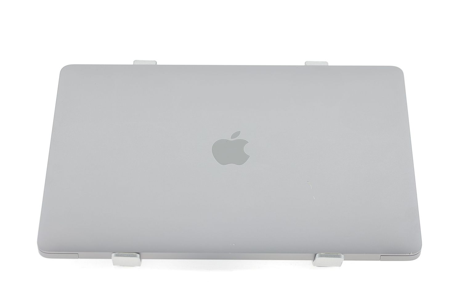 Apple MacBook Air 13″ 2020, M1 8 Cores, 8 GB, 7 core GPU 256 GB Space Gray - Много добро