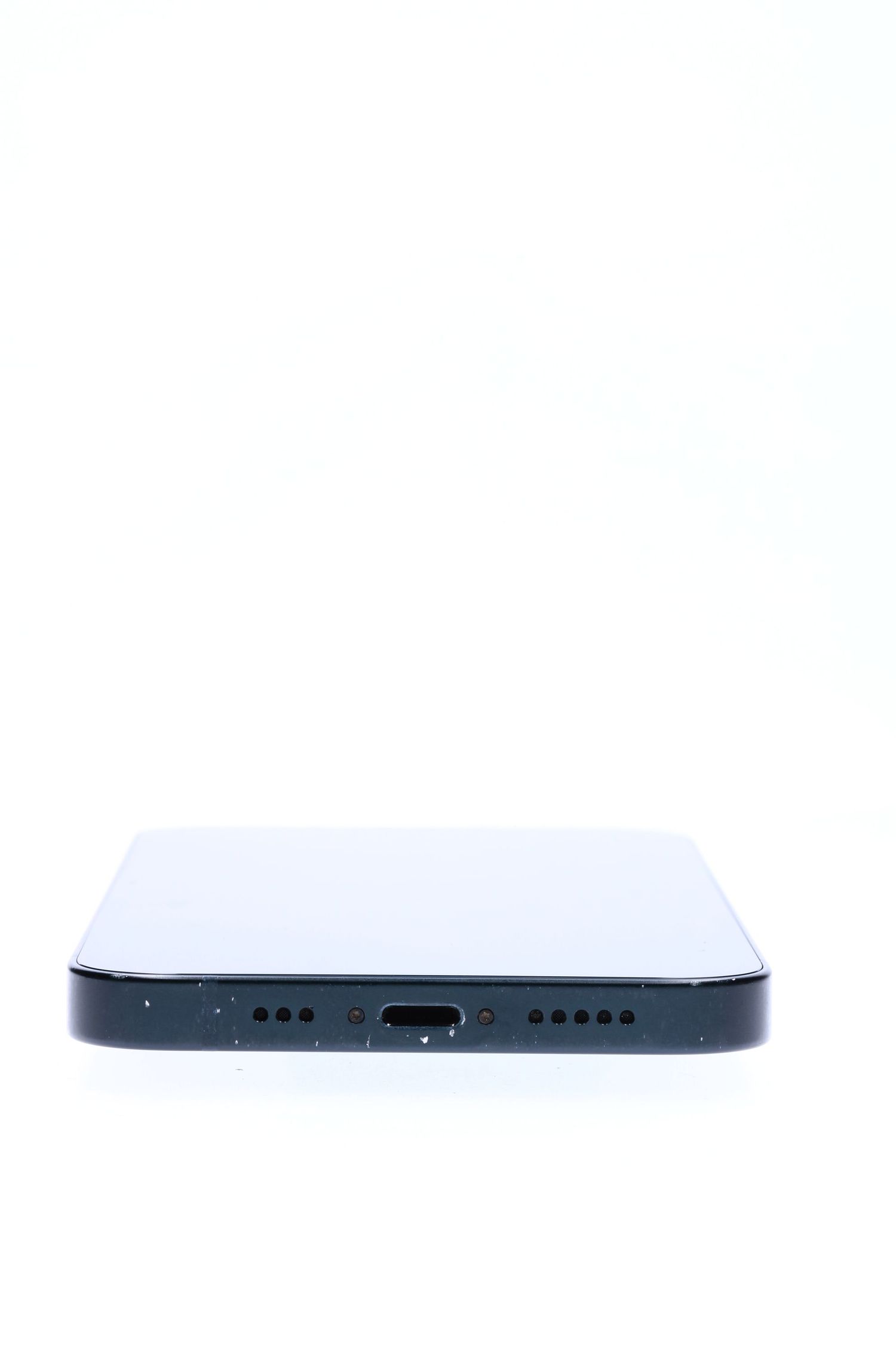 Apple iPhone 13 256 GB Midnight - Много добро