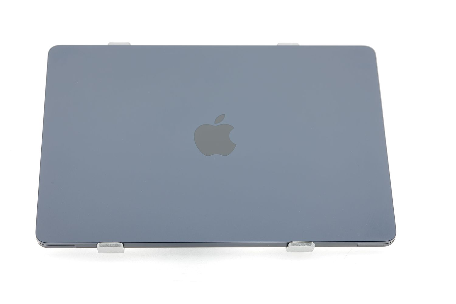 Apple MacBook Air 13″ 2022, M2 8 Cores, 8 GB, 8 core GPU 256 GB Midnight - Отлично