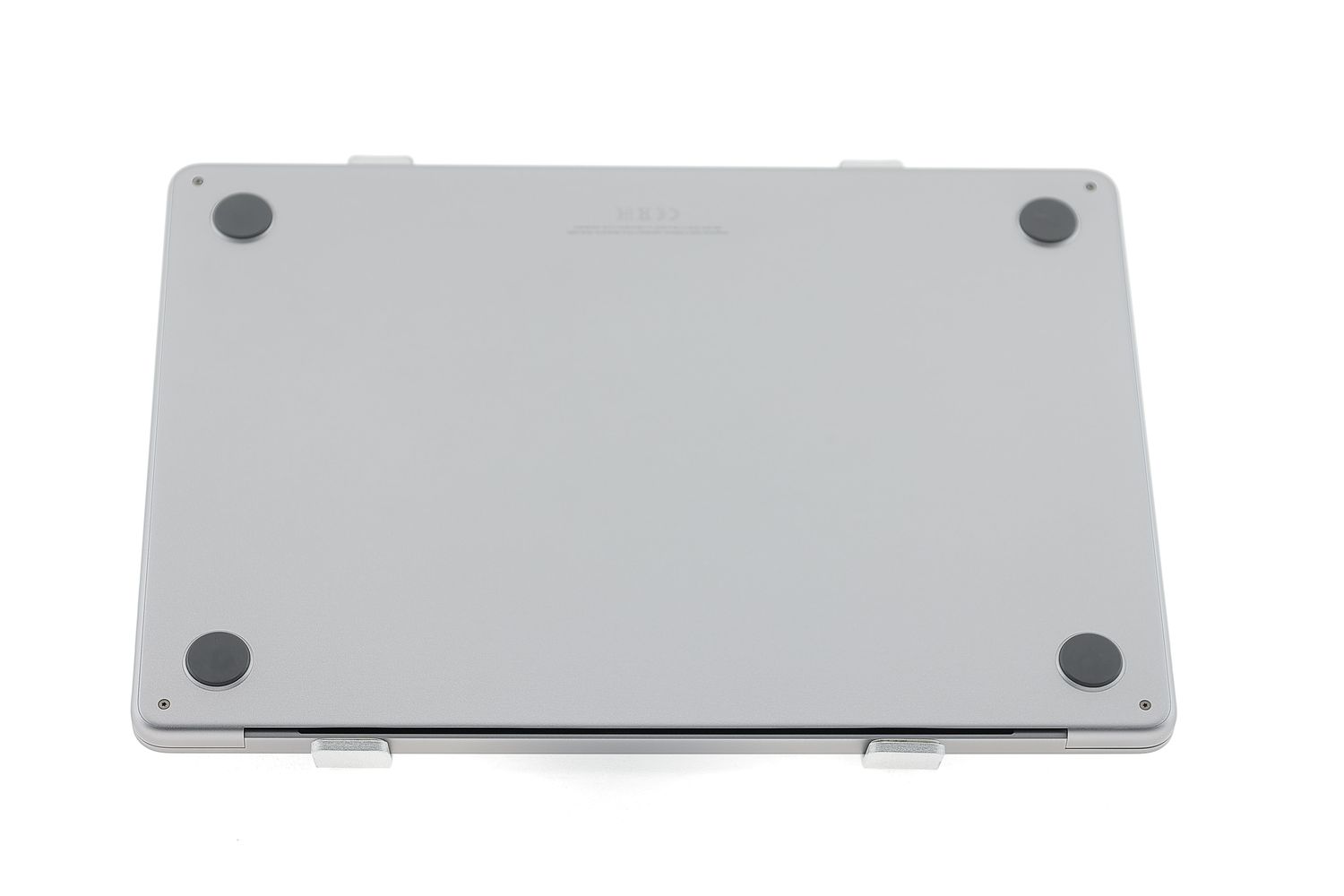 Apple MacBook Air 13″ 2022, M2 8 Cores, 16 GB, 10 core GPU 1 TB Space Gray - Много добро