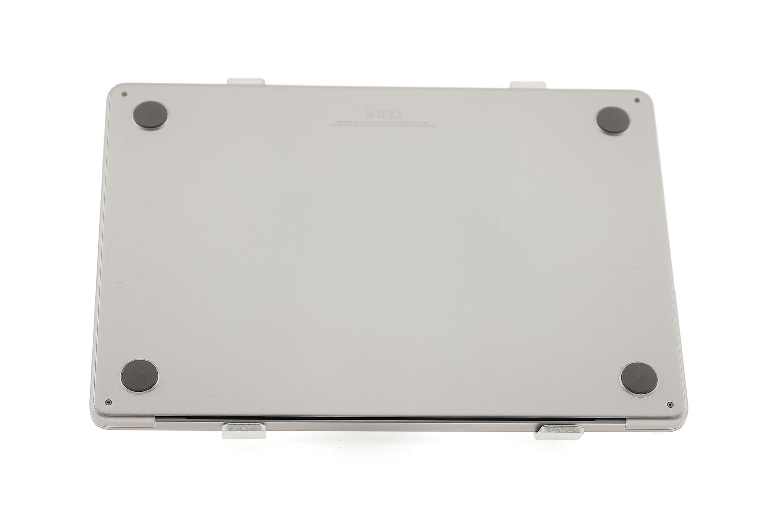 Apple MacBook Air 13″ 2020, M1 8 Cores, 8 GB, 8 core GPU 256 GB Space Gray - Много добро