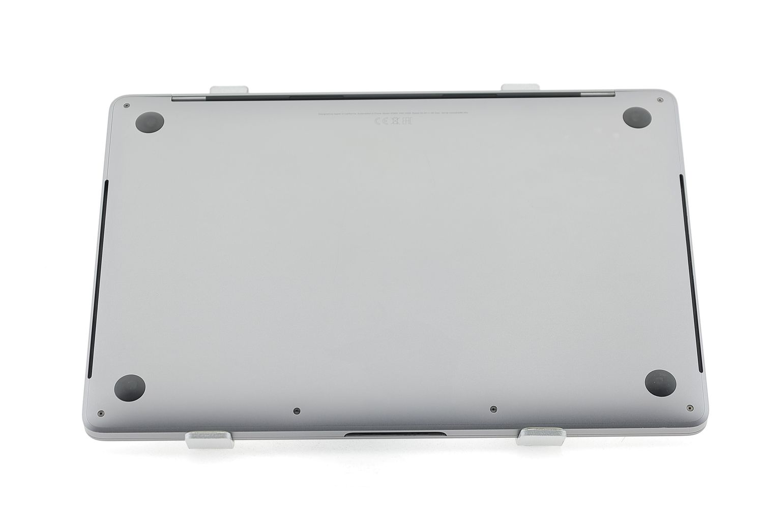 Apple MacBook Pro 13″ Touch Bar 2019, i5 2.4 GHz, 16 GB, Intel Iris Plus Graphics 655 256 GB Space Gray - Отлично
