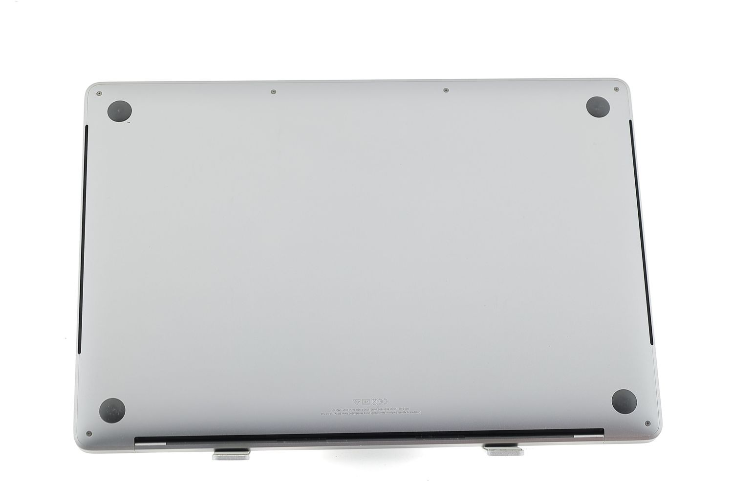 Apple MacBook Pro 15″ Touch Bar 2019, i9 2.4 GHz, 32 GB, AMD Radeon Pro Vega 20 1 TB Space Gray - Отлично