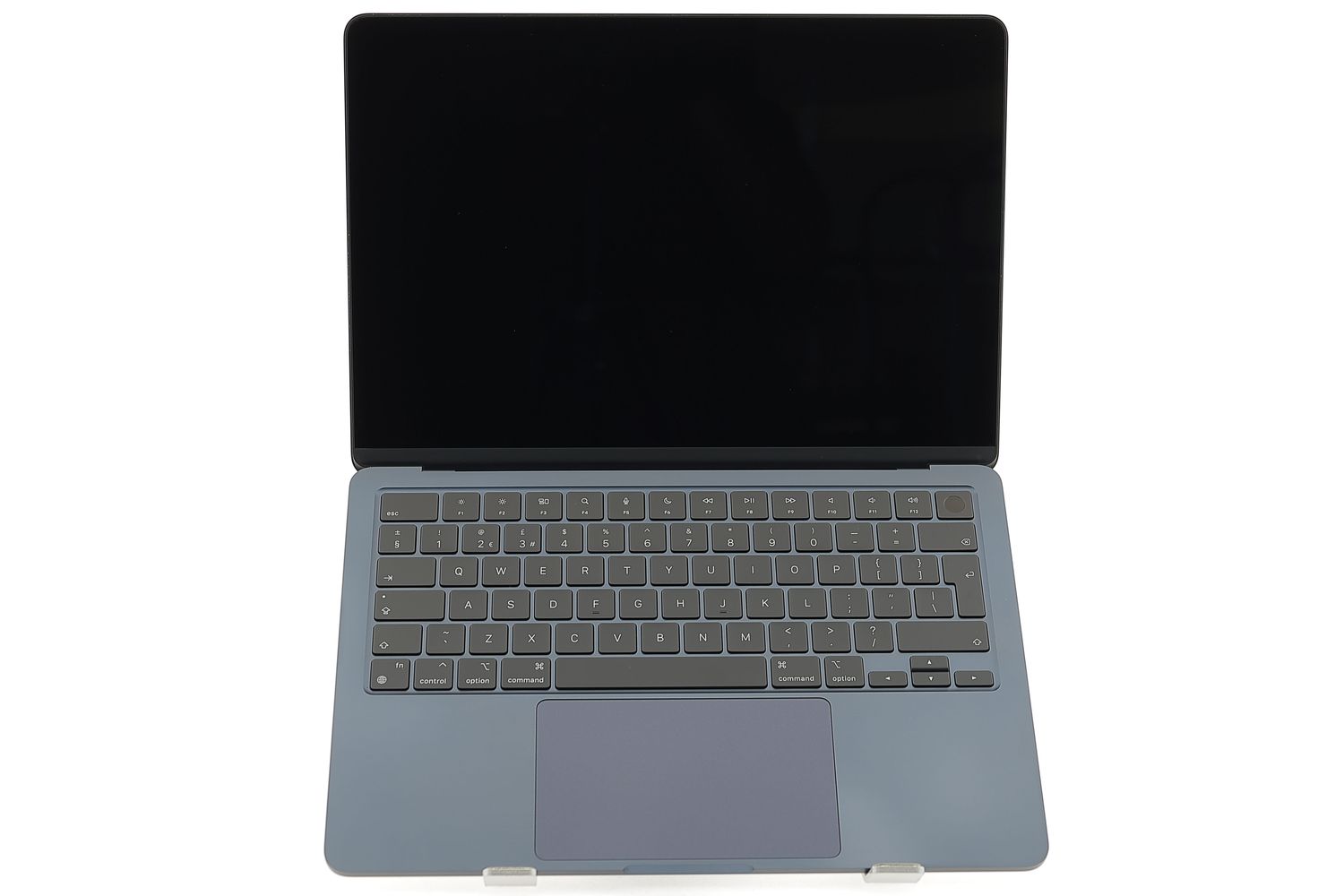 Apple MacBook Air 13″ 2022, M2 8 Cores, 8 GB, 8 core GPU 256 GB Midnight - Отлично