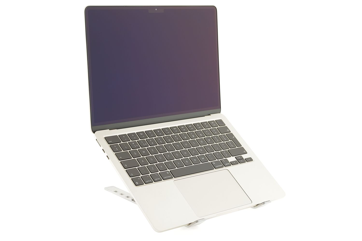 Apple MacBook Air 13″ 2022, M2 8 Cores, 8 GB, 8 core GPU 256 GB Starlight - Excelent
