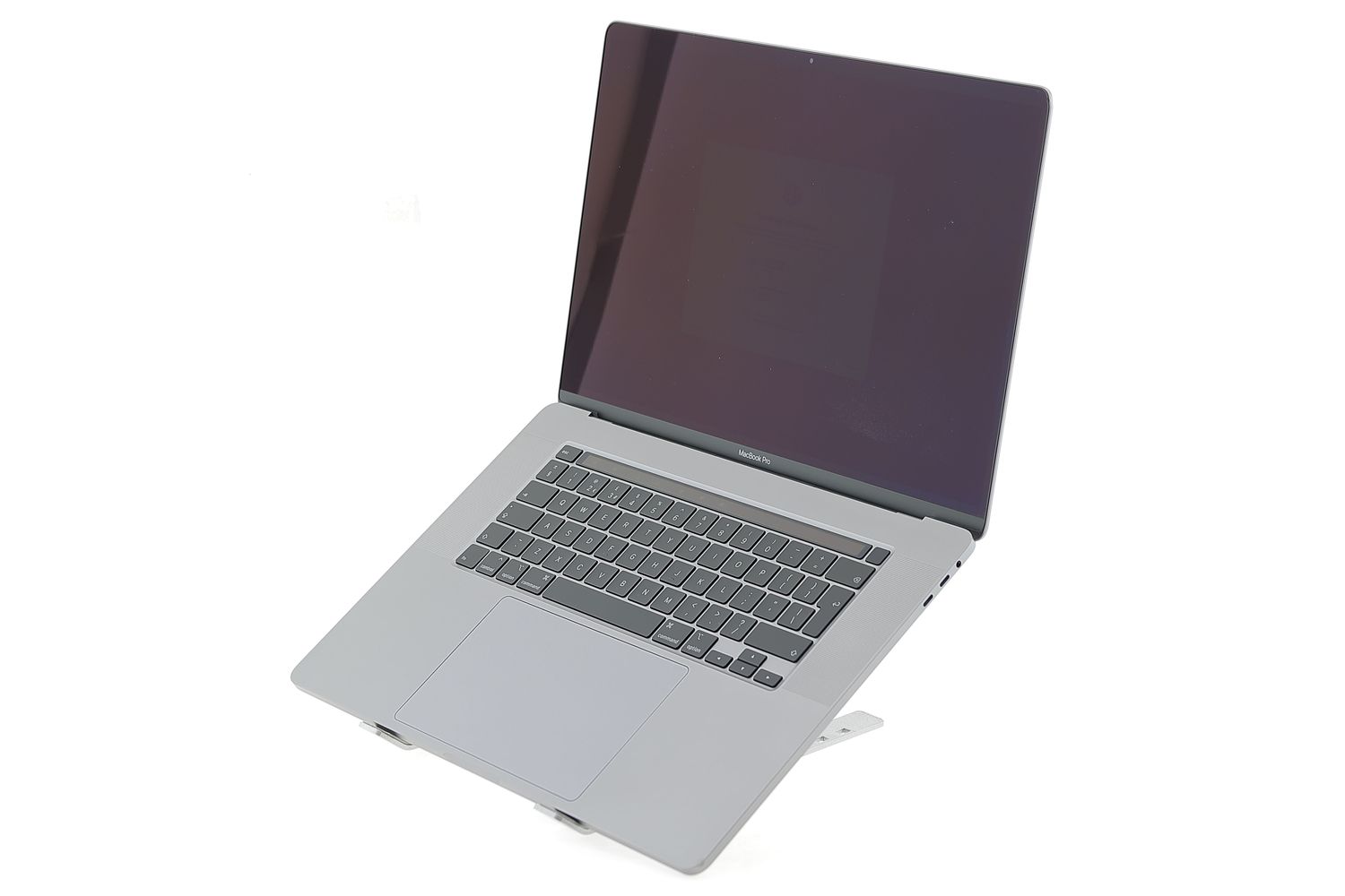 Apple MacBook Pro 16″ Touch Bar 2019, i7 2.6 GHz, 16 GB, AMD Radeon Pro 5300M 512 GB Space Gray - Много добро