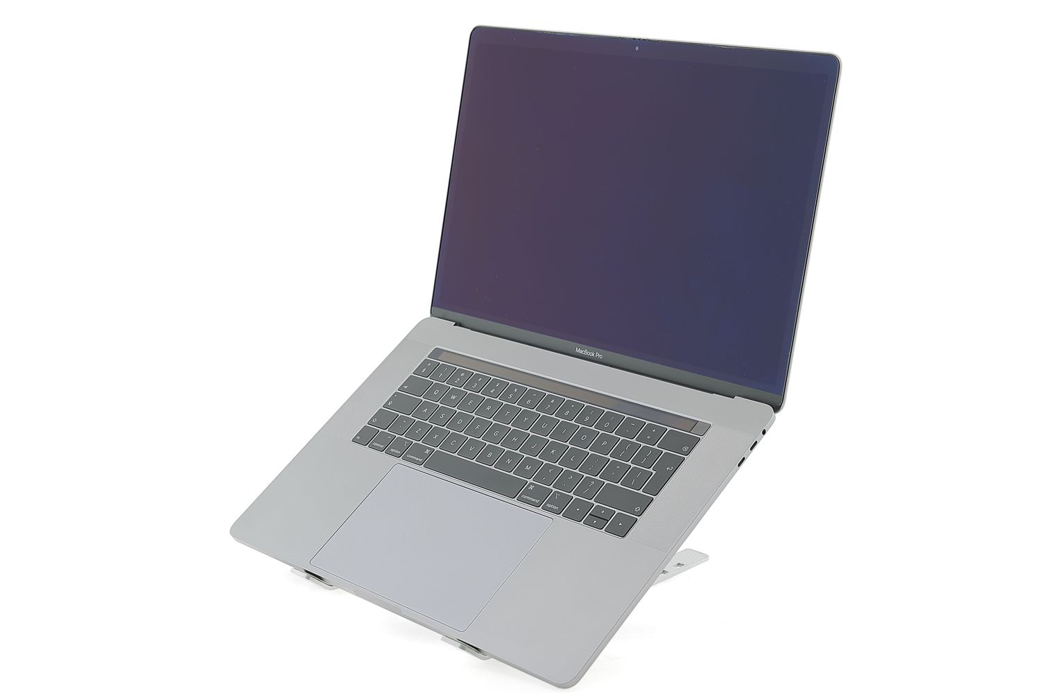 Apple MacBook Pro 15″ Touch Bar 2018, i7 2.6 GHz, 16 GB, AMD Radeon Pro 555X 256 GB Space Gray - Excelent