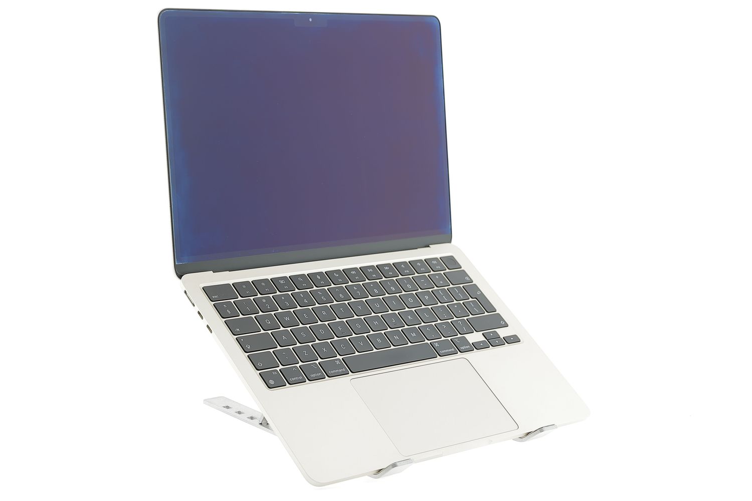 Apple MacBook Air 13″ 2022, M2 8 Cores, 8 GB, 10 core GPU 512 GB Starlight - Foarte bun