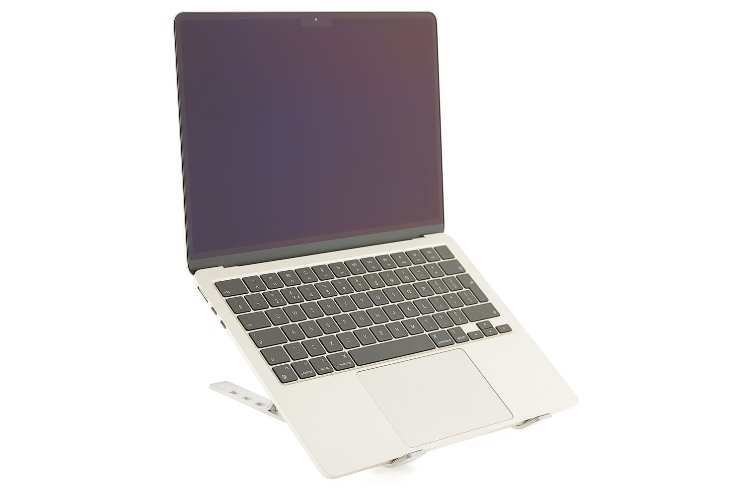 Apple MacBook Air 13″ 2022, M2 8 Cores, 16 GB, 8 core GPU 256 GB Starlight - Újszerű