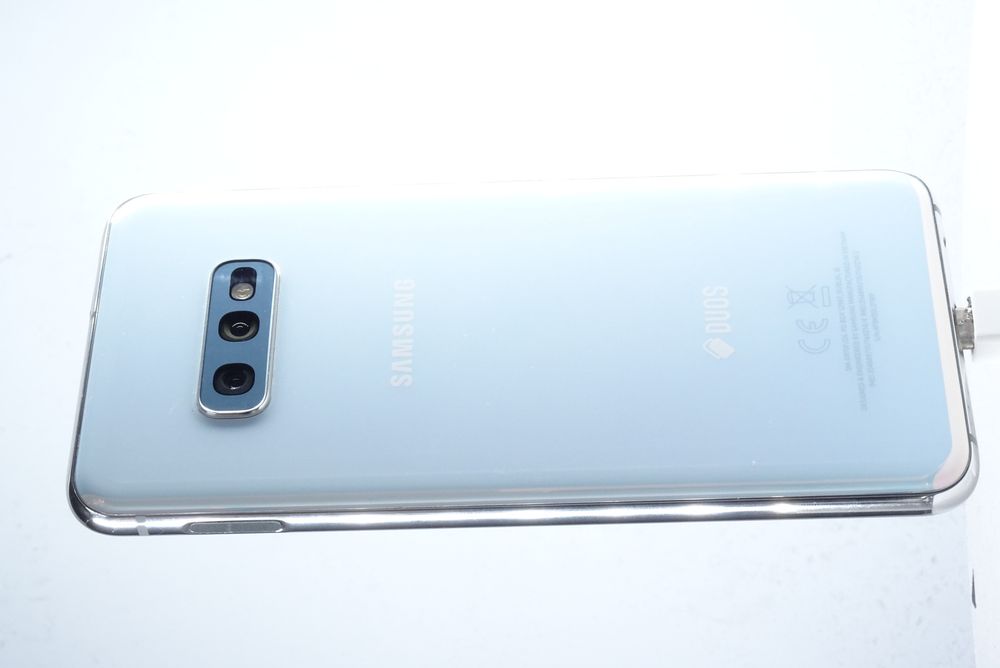 <span>Telefon mobil Samsung</span> Galaxy S10 e Dual Sim<span class="sep">, </span> <span>Prism White, 128 GB,  Ca Nou</span>