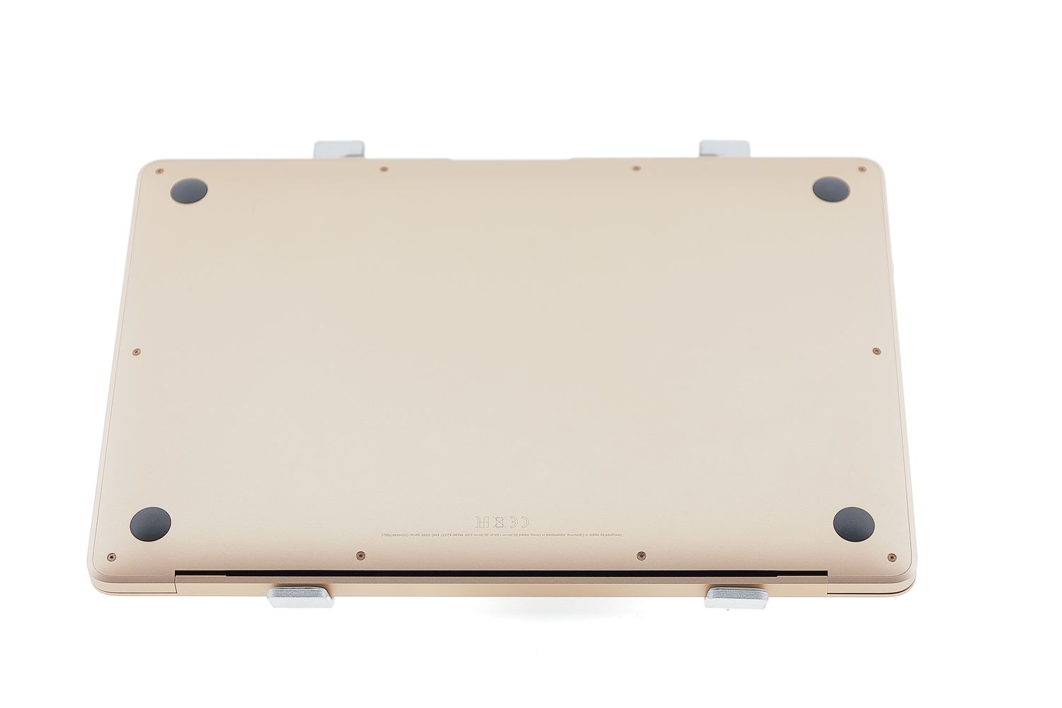 Apple MacBook Air 13″ 2020, M1 8 Cores, 8 GB, 7 core GPU 256 GB Gold - Много добро