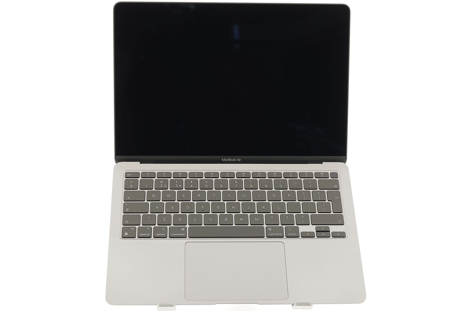 Apple MacBook Air 13″ 2020, i3 1.1 GHz, 8 GB, Intel Iris Plus 256 GB Space Gray - Много добро