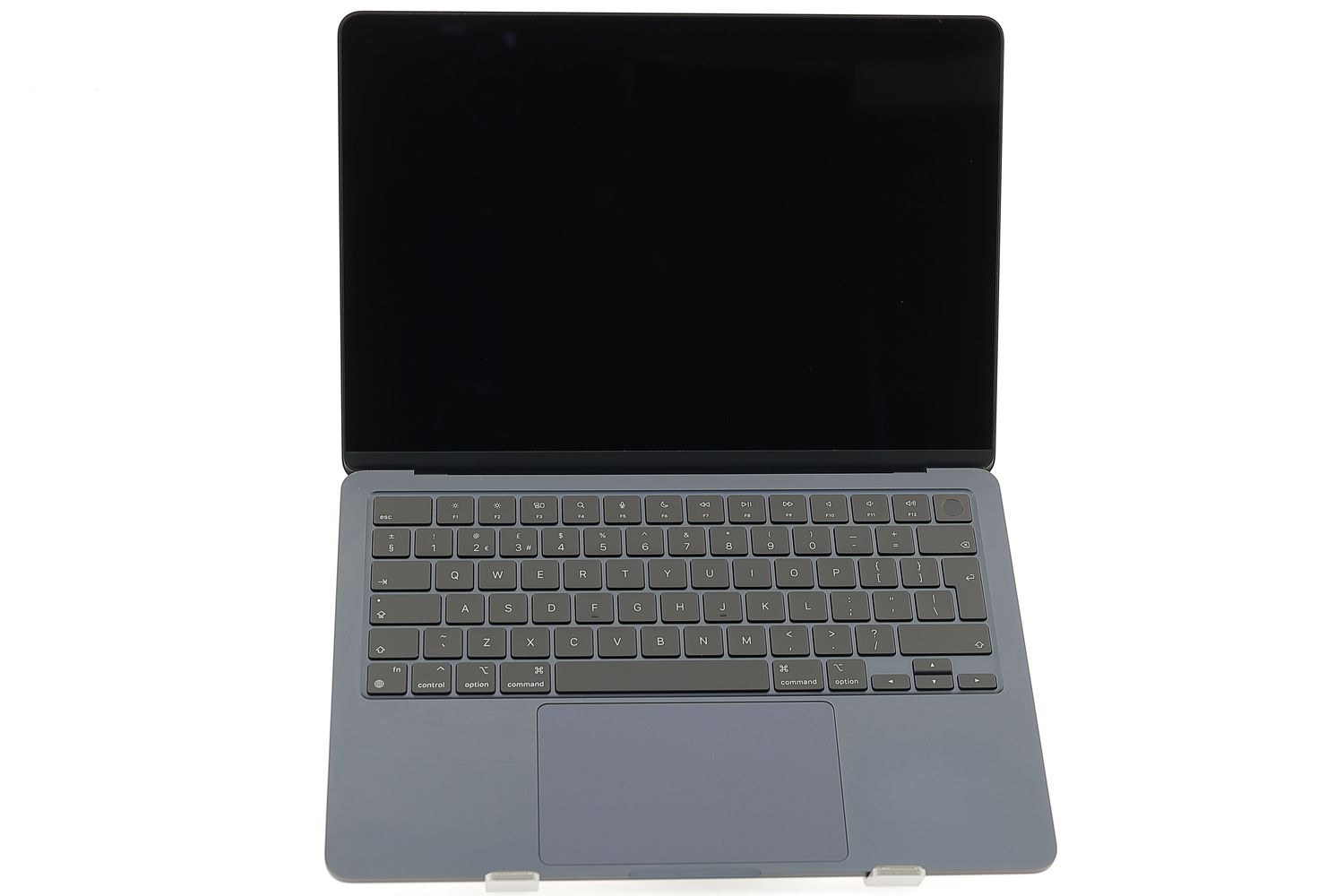 Apple MacBook Air 13″ 2022, M2 8 Cores, 8 GB, 8 core GPU 256 GB Midnight - Nagyon jó