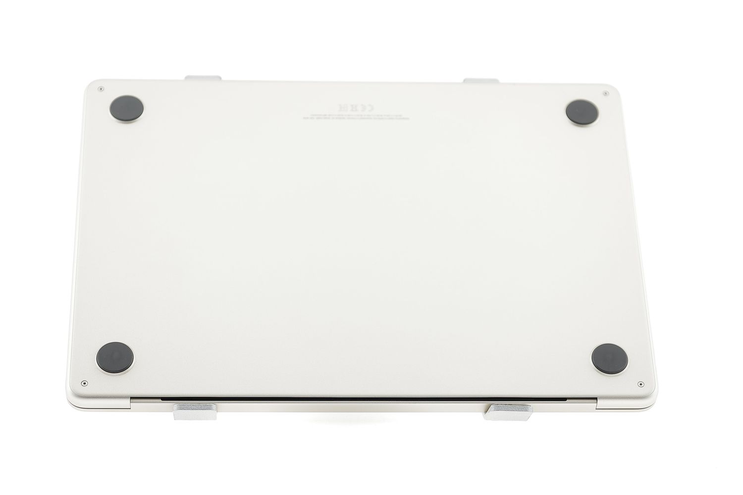 Apple MacBook Air 13″ 2022, M2 8 Cores, 8 GB, 8 core GPU 256 GB Starlight - Много добро