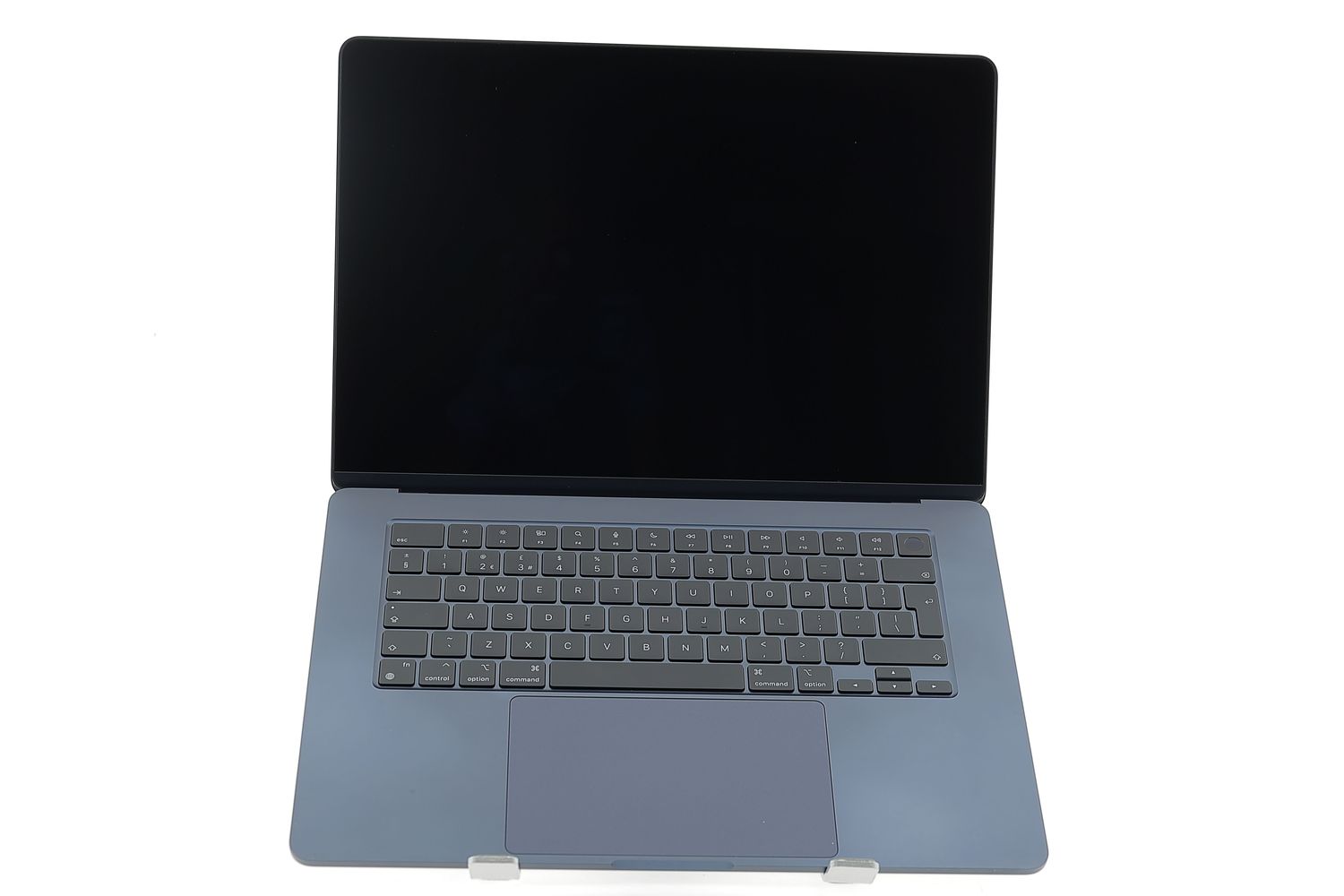 Apple MacBook Air 15″ 2023, M2 8 Cores, 8 GB, 10 core GPU 256 GB Midnight - Kiváló
