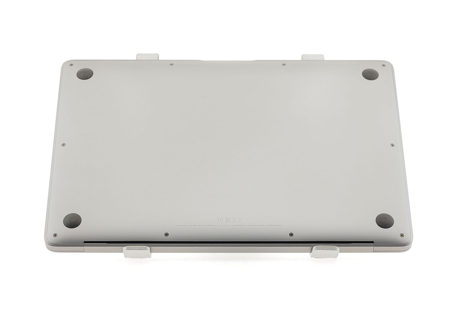 Apple MacBook Air 13″ 2020, M1 8 Cores, 16 GB, 7 core GPU 256 GB Space Gray - Много добро