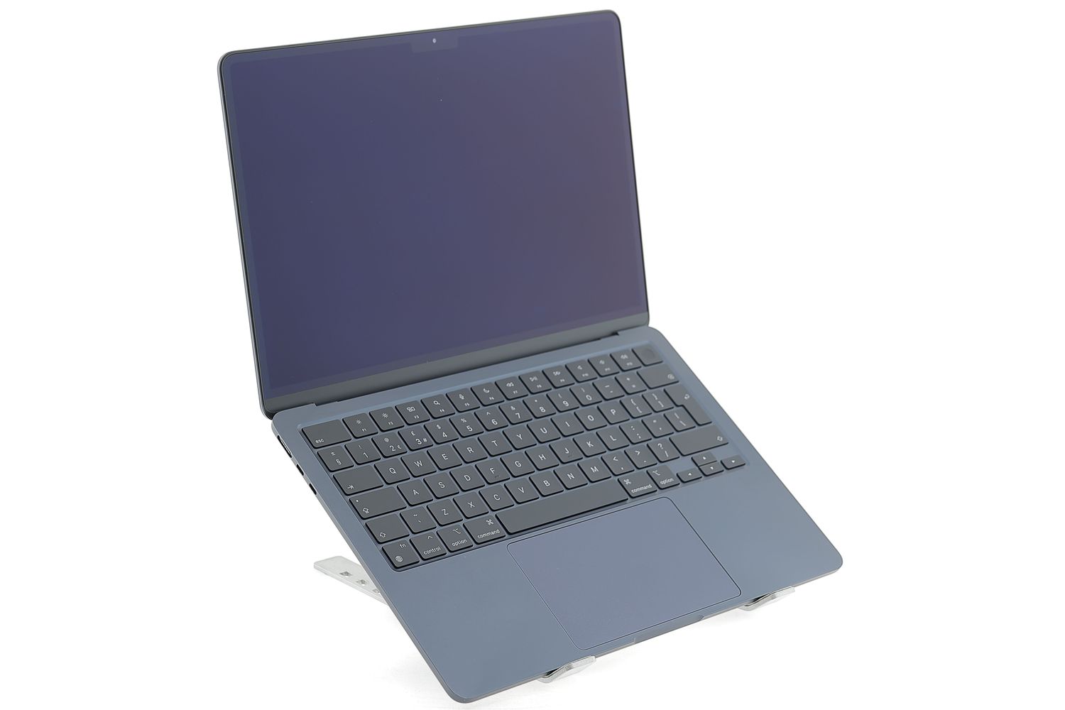 Apple MacBook Air 13″ 2022, M2 8 Cores, 8 GB, 8 core GPU 256 GB Midnight - Отлично