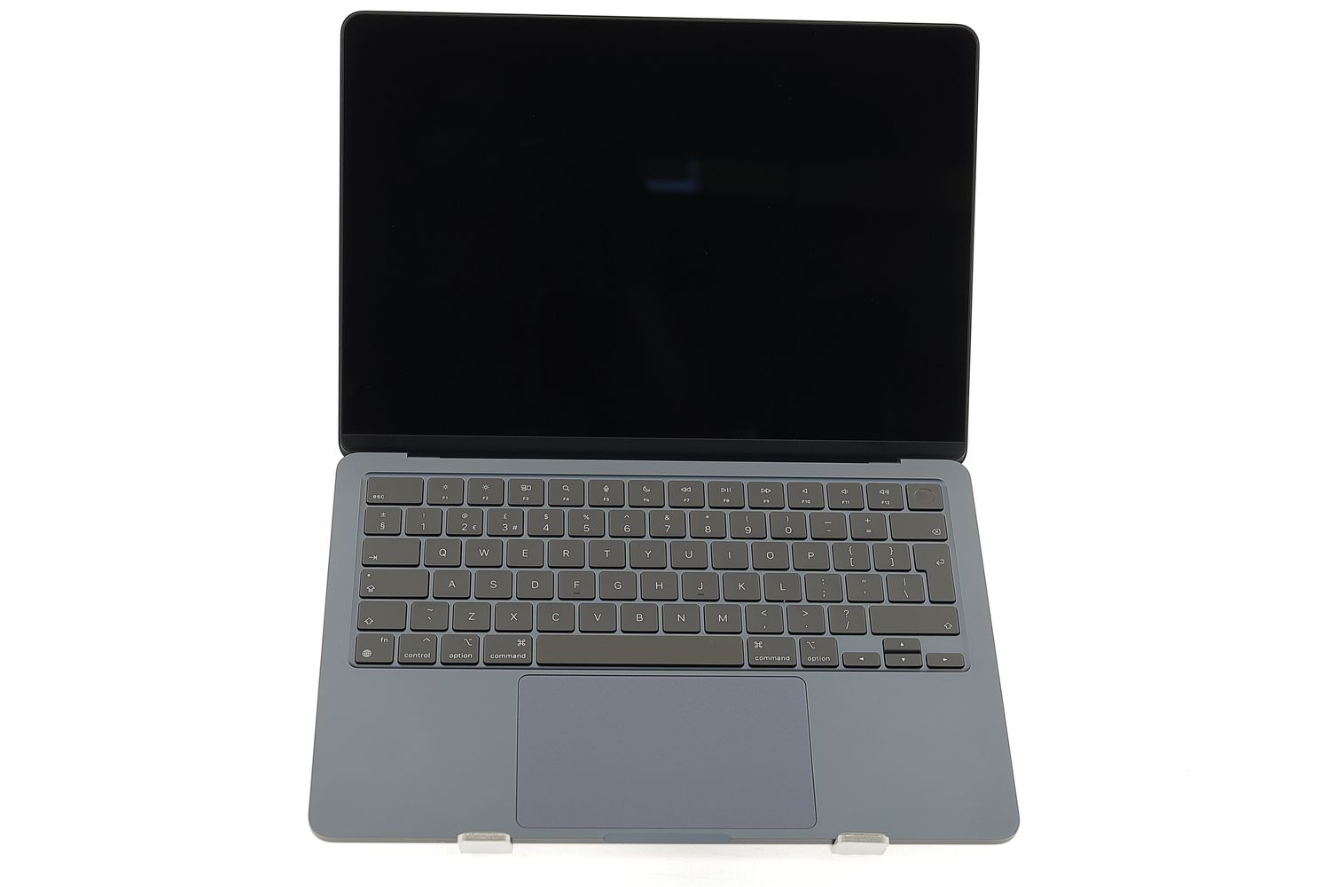 Apple MacBook Air 13″ 2022, M2 8 Cores, 16 GB, 8 core GPU 256 GB Midnight - Nagyon jó