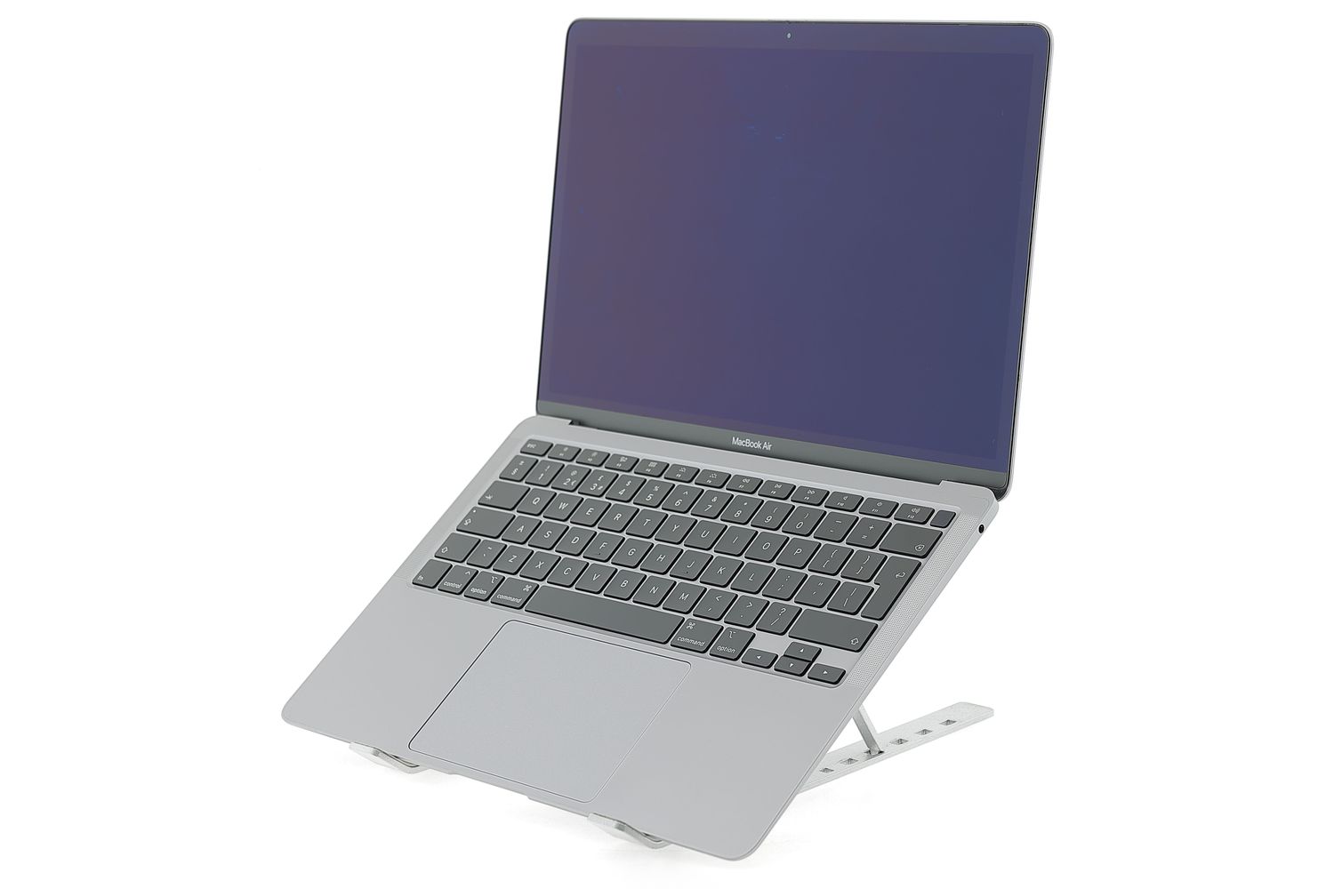 Apple MacBook Air 13″ 2020, i3 1.1 GHz, 8 GB, Intel Iris Plus 256 GB Space Gray - Foarte bun