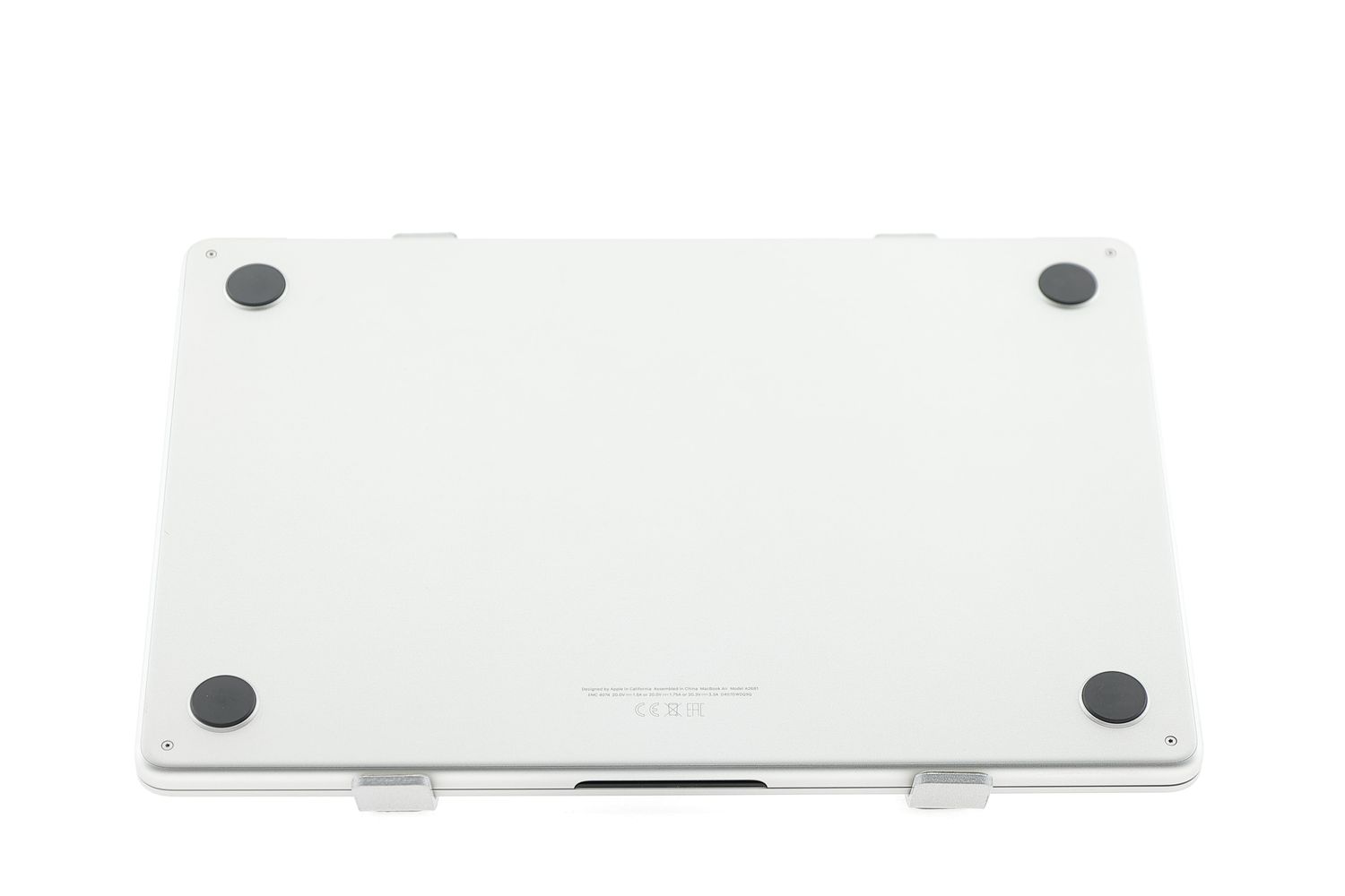 Apple MacBook Air 13″ 2022, M2 8 Cores, 8 GB, 8 core GPU 256 GB Silver - Като нов