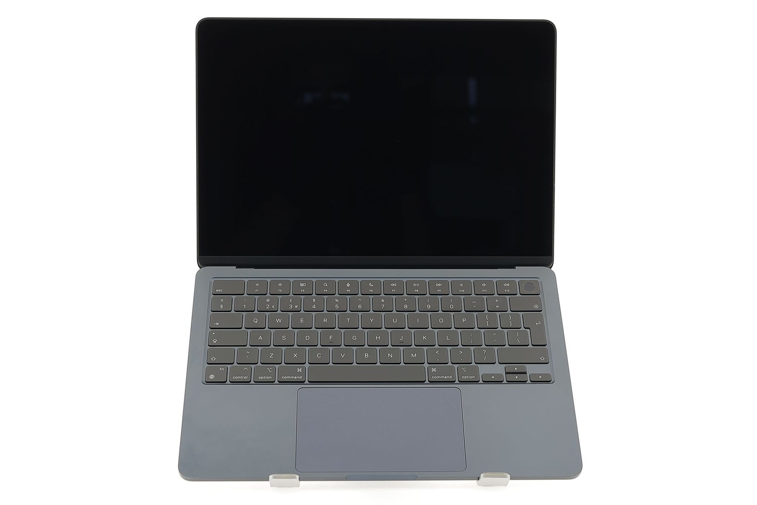 Apple MacBook Air 13″ 2022, M2 8 Cores, 8 GB, 8 core GPU 256 GB Midnight - Excelent