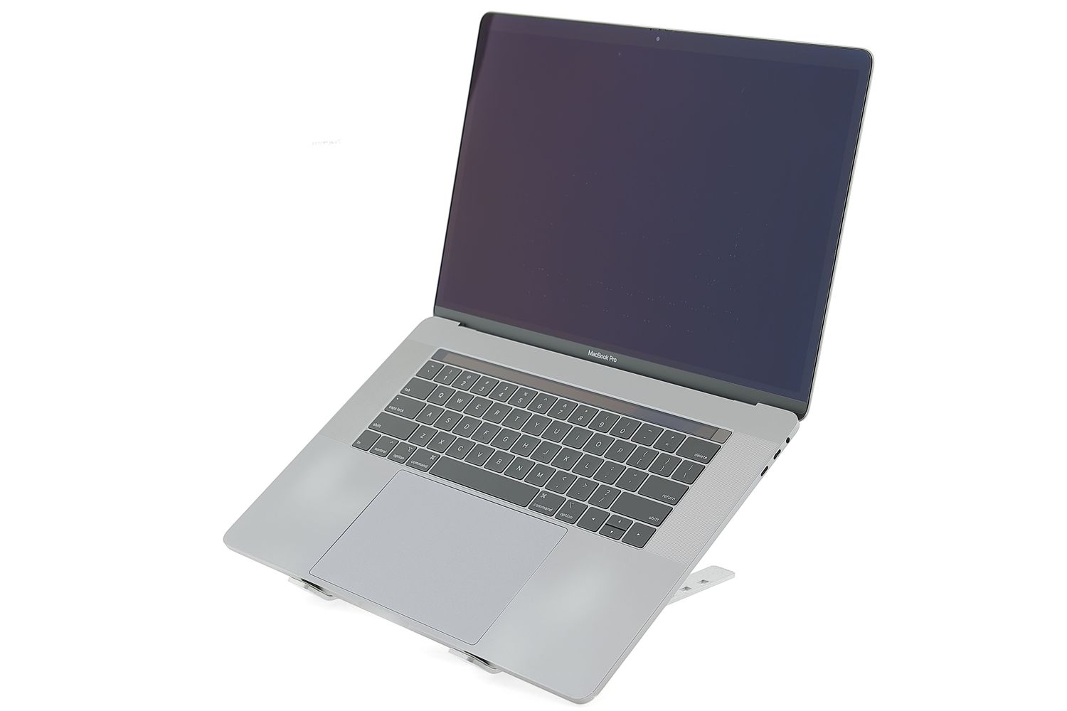 Apple MacBook Pro 15″ Touch Bar 2017, i7 2.8 GHz, 16 GB, AMD Radeon Pro 555 256 GB Space Gray - Nagyon jó
