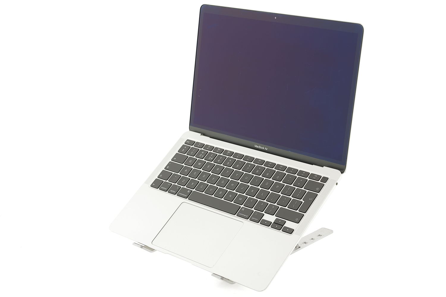 Apple MacBook Air 13″ 2020, M1 8 Cores, 16 GB, 7 core GPU 256 GB Silver - Много добро