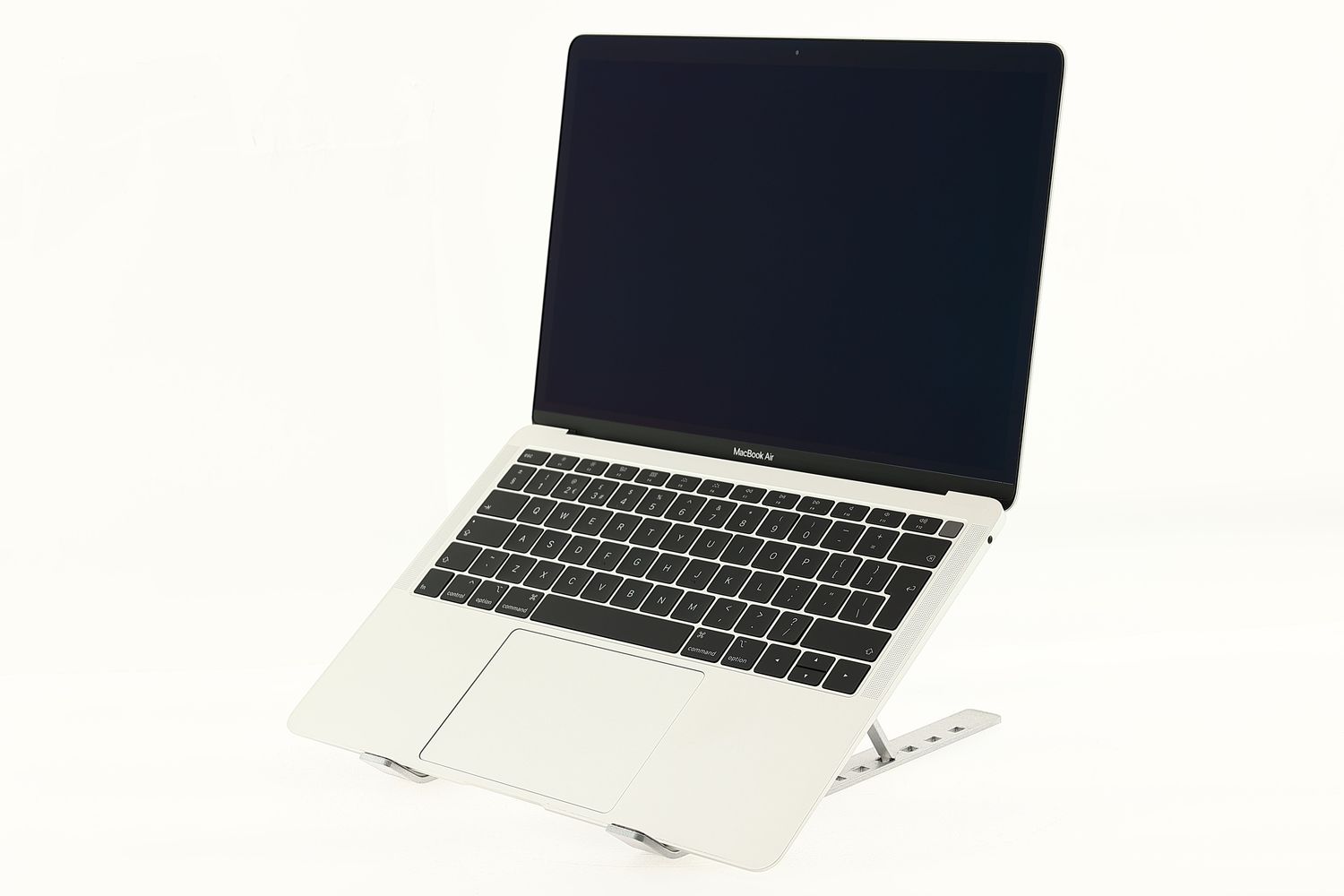 Apple MacBook Air 13″ 2018, i5 1.6 GHz, 8 GB, Intel UHD Graphics 617 128 GB Silver - Ca nou