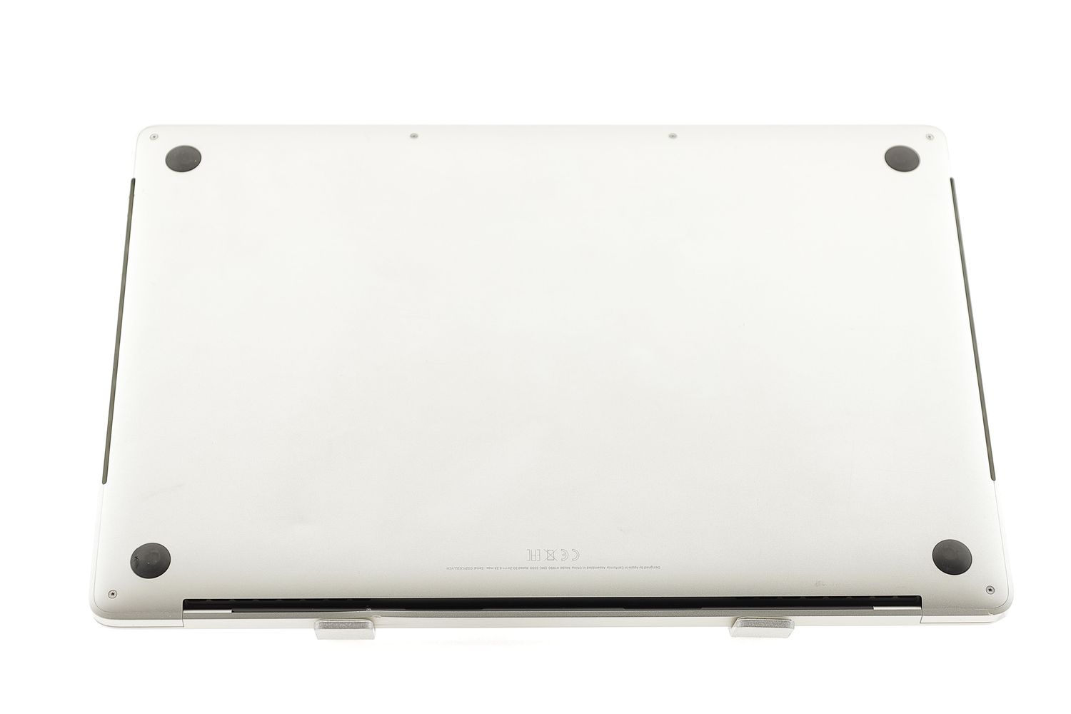 Apple MacBook Pro 15″ Touch Bar 2019, i7 2.6 GHz, 16 GB, AMD Radeon Pro 555X 256 GB Silver - Много добро
