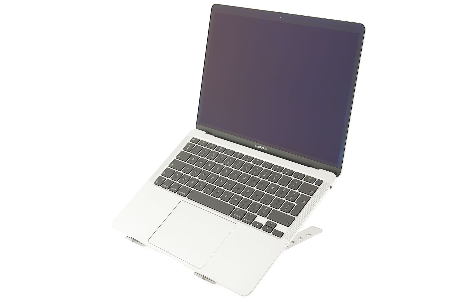 Apple MacBook Air 13″ 2020, M1 8 Cores, 8 GB, 7 core GPU 256 GB Silver - Много добро