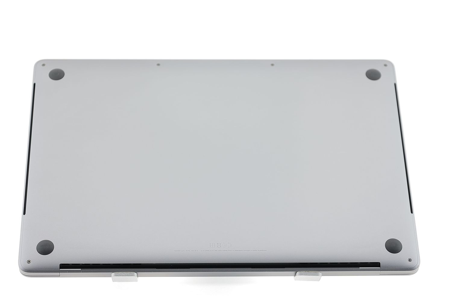 Apple MacBook Pro 15″ Touch Bar 2018, i7 2.6 GHz, 16 GB, AMD Radeon Pro 555X 512 GB Space Gray - Excelent
