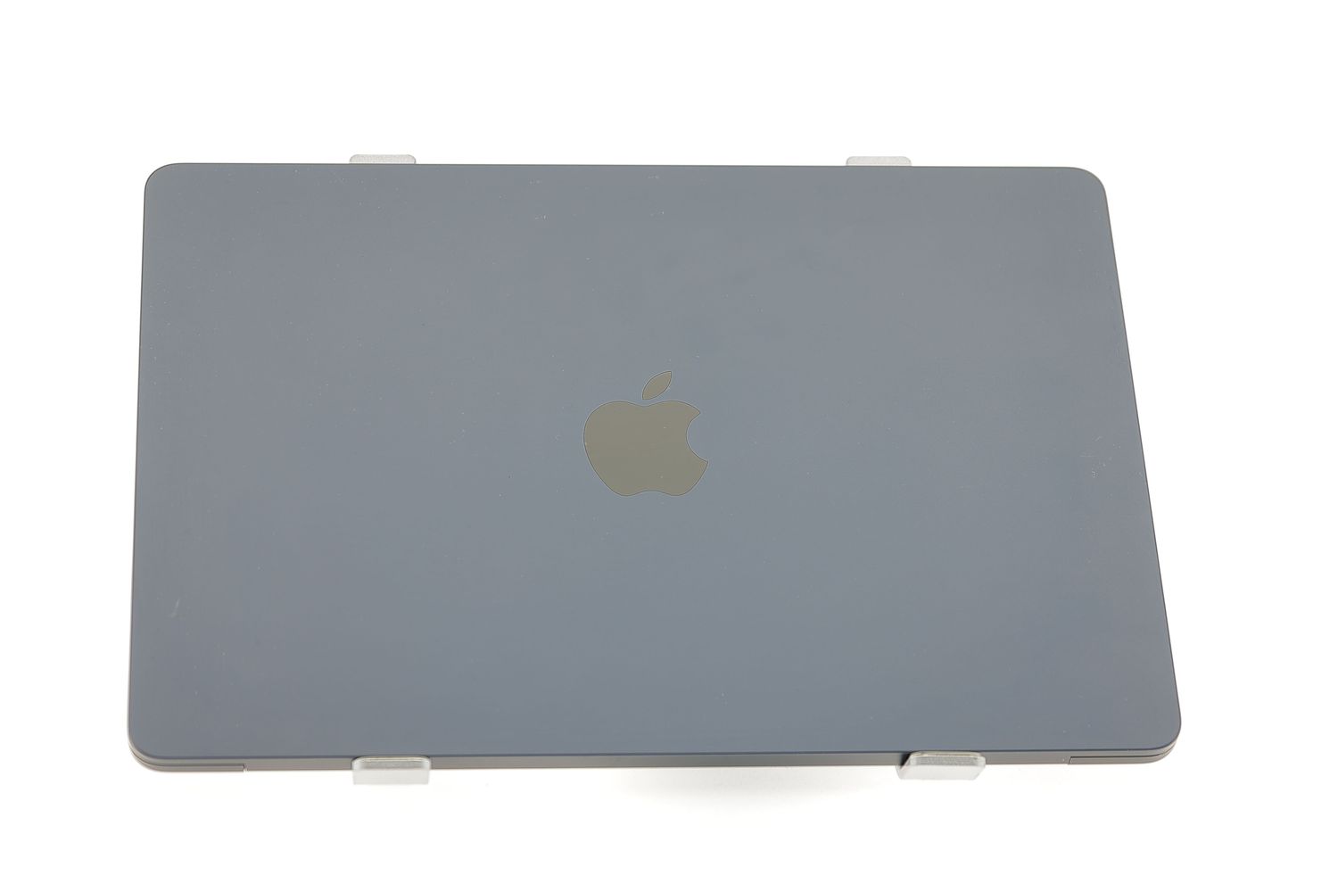 Apple MacBook Air 13″ 2022, M2 8 Cores, 8 GB, 8 core GPU 256 GB Midnight - Nagyon jó