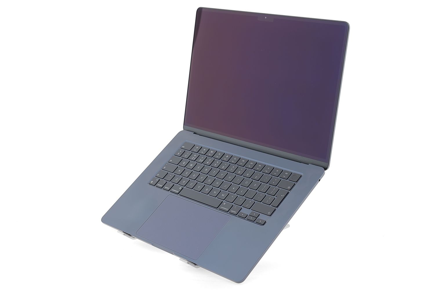 Apple MacBook Air 15″ 2024, M3 8 Cores, 8 GB, 10 core GPU 512 GB Midnight - Kiváló