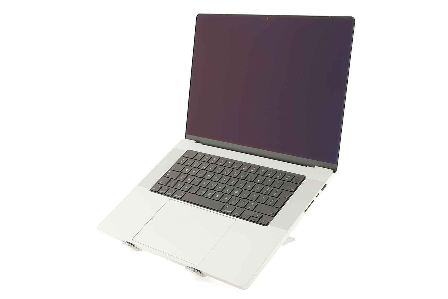 Apple MacBook Pro 16″ 2021, M1 Pro 10 Cores, 16 GB, 16 core GPU 512 GB Silver - Excelent