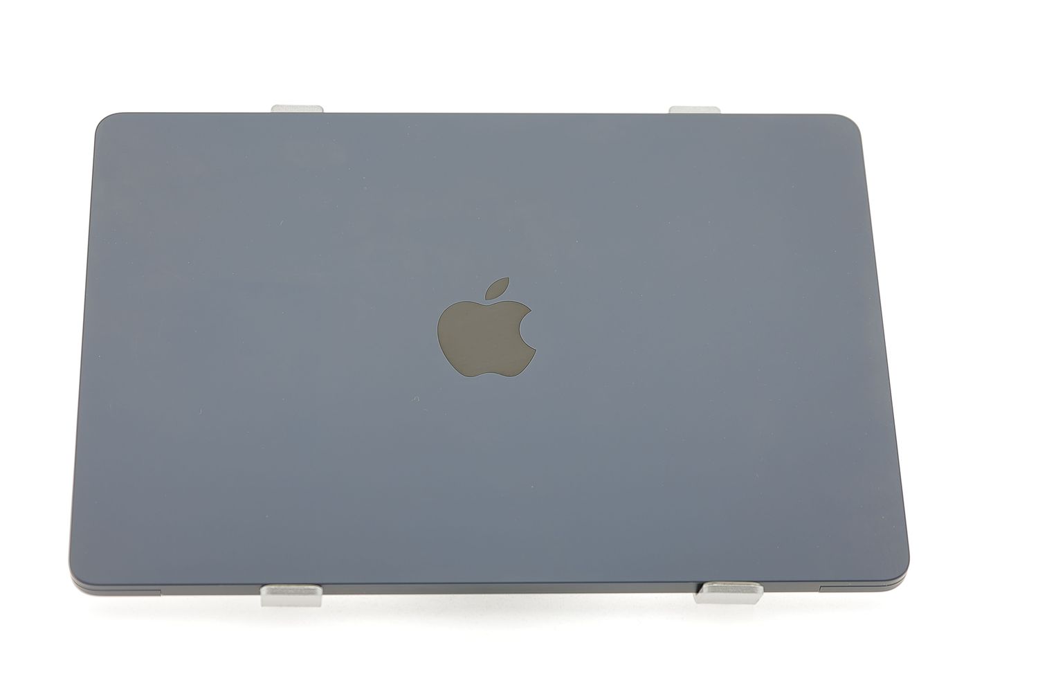Apple MacBook Air 13″ 2022, M2 8 Cores, 8 GB, 8 core GPU 256 GB Midnight - Отлично