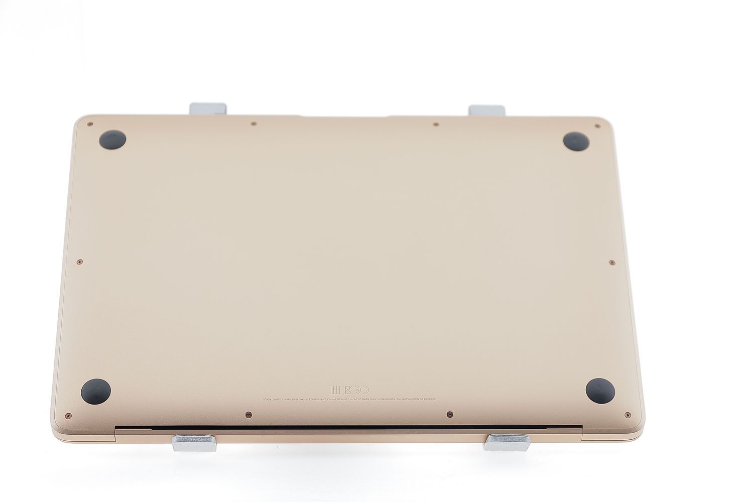 Apple MacBook Air 13″ 2020, M1 8 Cores, 8 GB, 8 core GPU 512 GB Gold - Много добро