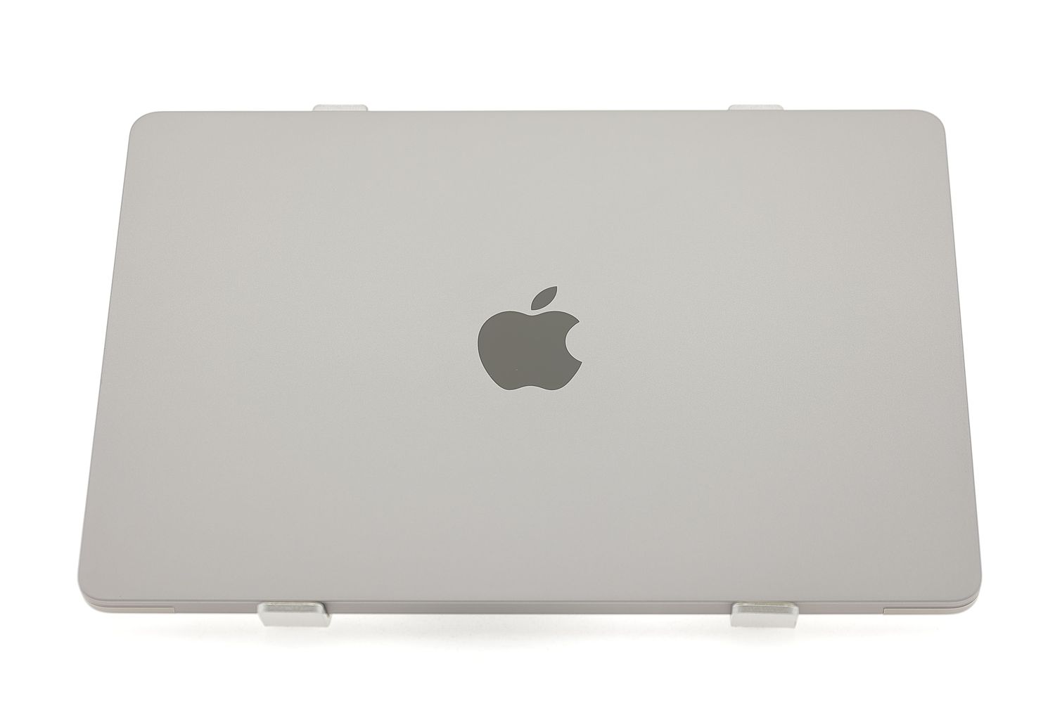Apple MacBook Air 13″ 2022, M2 8 Cores, 8 GB, 8 core GPU 256 GB Space Gray - Много добро