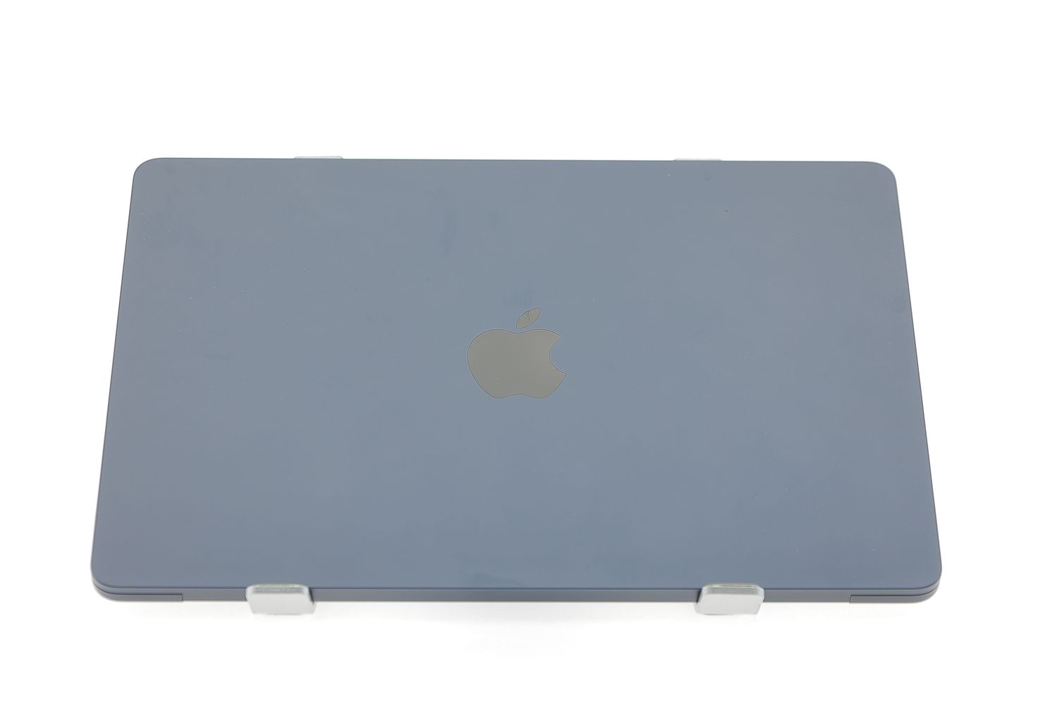 Apple MacBook Air 13″ 2022, M2 8 Cores, 8 GB, 8 core GPU 256 GB Midnight - Много добро