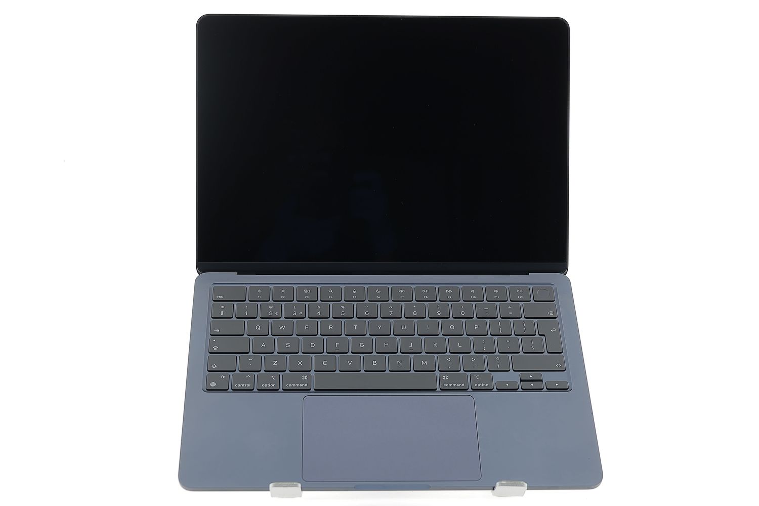 Apple MacBook Air 13″ 2022, M2 8 Cores, 8 GB, 8 core GPU 256 GB Midnight - Отлично