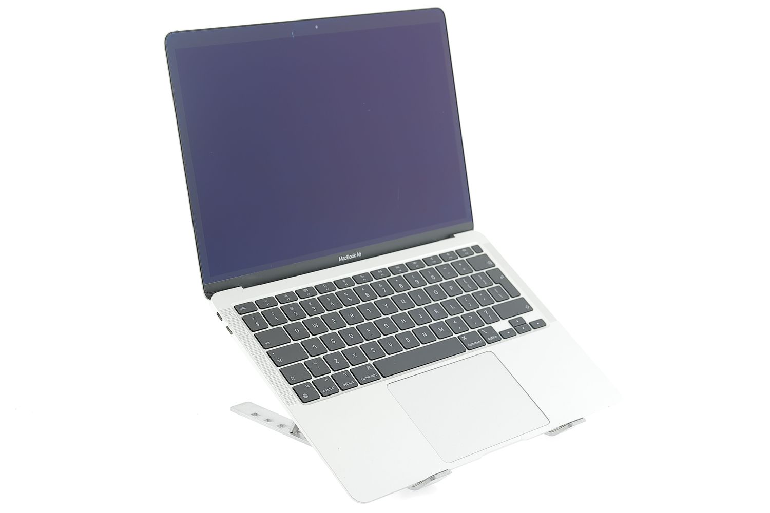 Apple MacBook Air 13″ 2020, M1 8 Cores, 8 GB, 7 core GPU 256 GB Silver - Nagyon jó