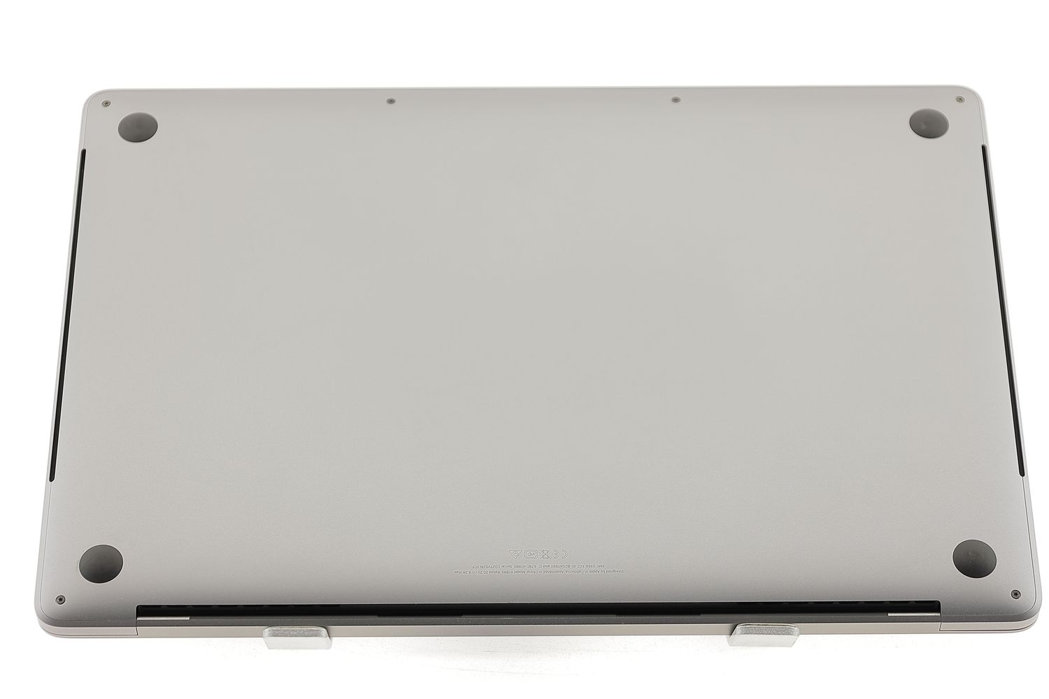 Apple MacBook Pro 15″ Touch Bar 2019, i7 2.6 GHz, 16 GB, AMD Radeon Pro 555X 256 GB Space Gray - Като нов