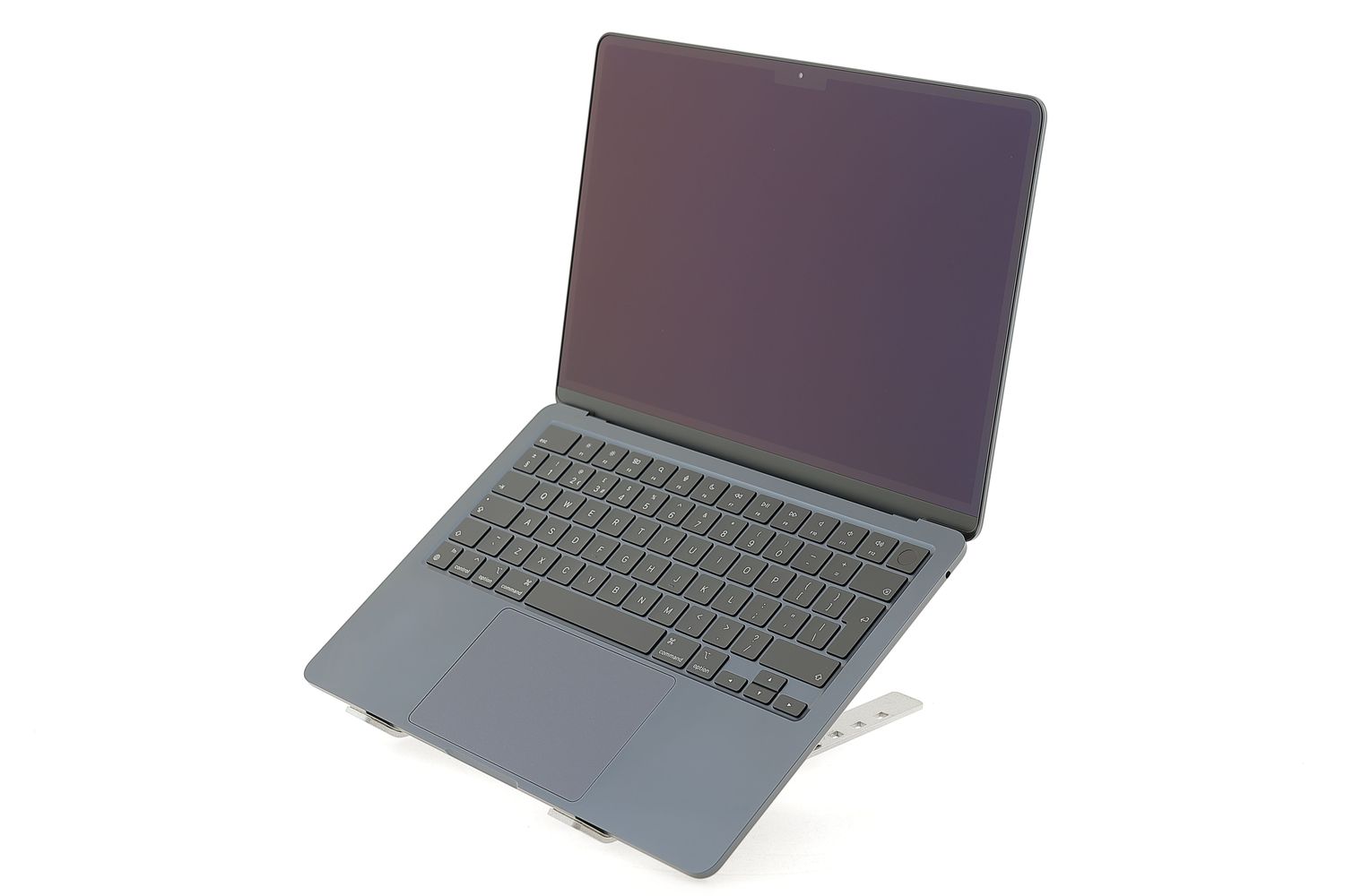 Apple MacBook Air 13″ 2024, M3 8 Cores, 16 GB, 8 core GPU 256 GB Midnight - Újszerű