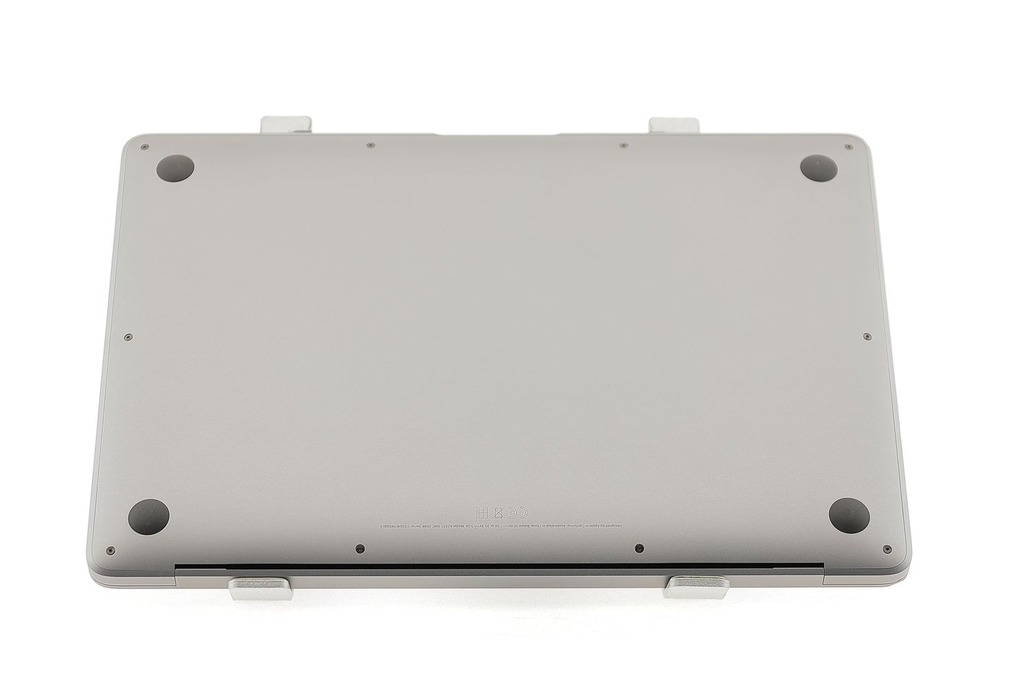 Apple MacBook Air 13″ 2020, M1 8 Cores, 8 GB, 8 core GPU 512 GB Space Gray - Много добро