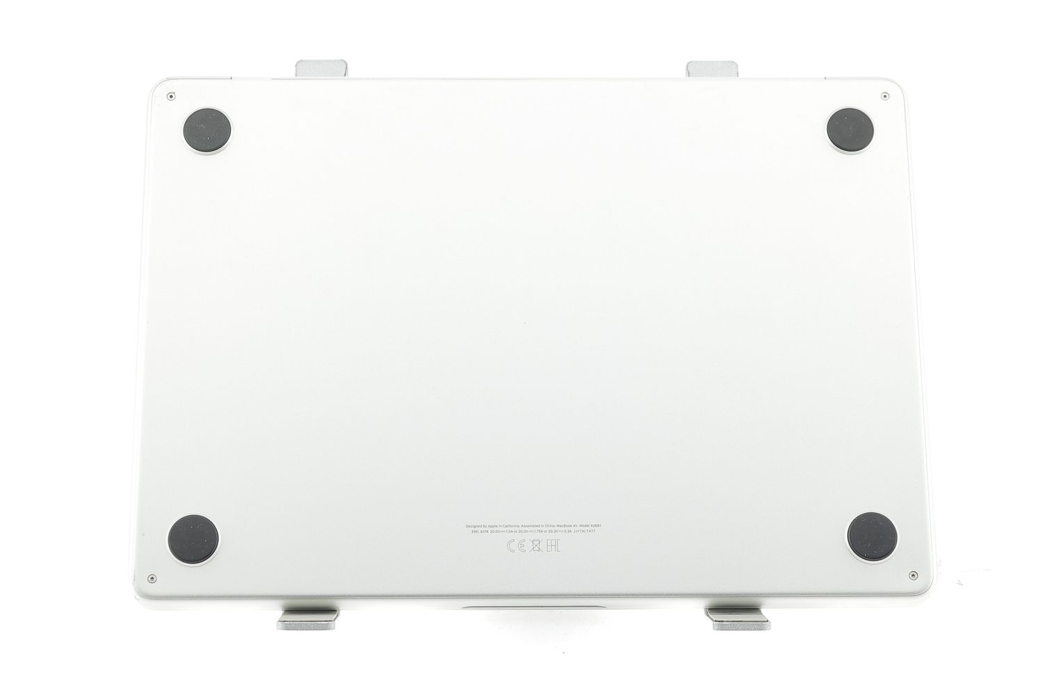 Apple MacBook Air 13″ 2022, M2 8 Cores, 8 GB, 10 core GPU 512 GB Silver - Много добро