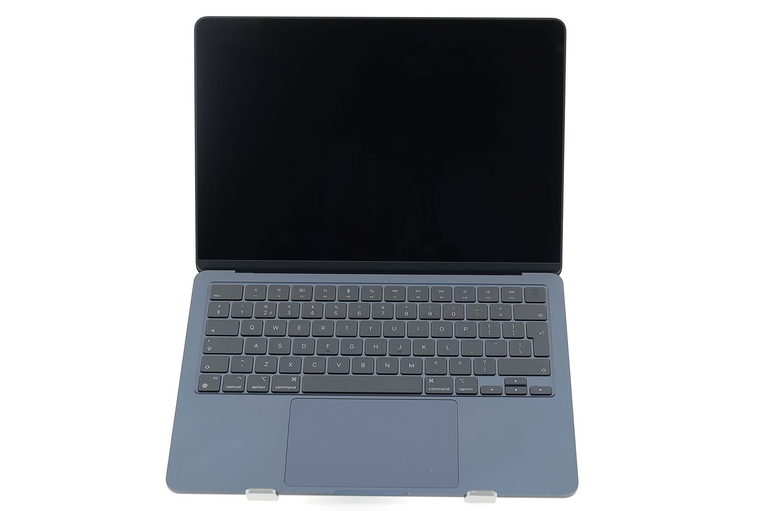 Apple MacBook Air 13″ 2024, M3 8 Cores, 8 GB, 8 core GPU 256 GB Midnight - Отлично