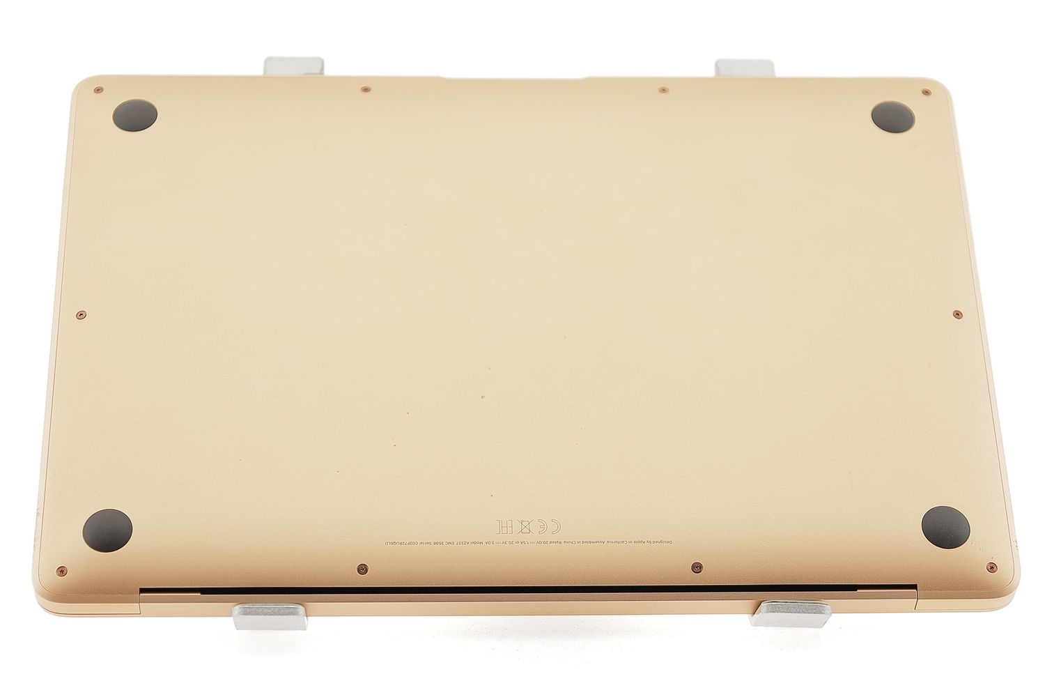 Apple MacBook Air 13″ 2020, M1 8 Cores, 8 GB, 8 core GPU 512 GB Gold - Много добро